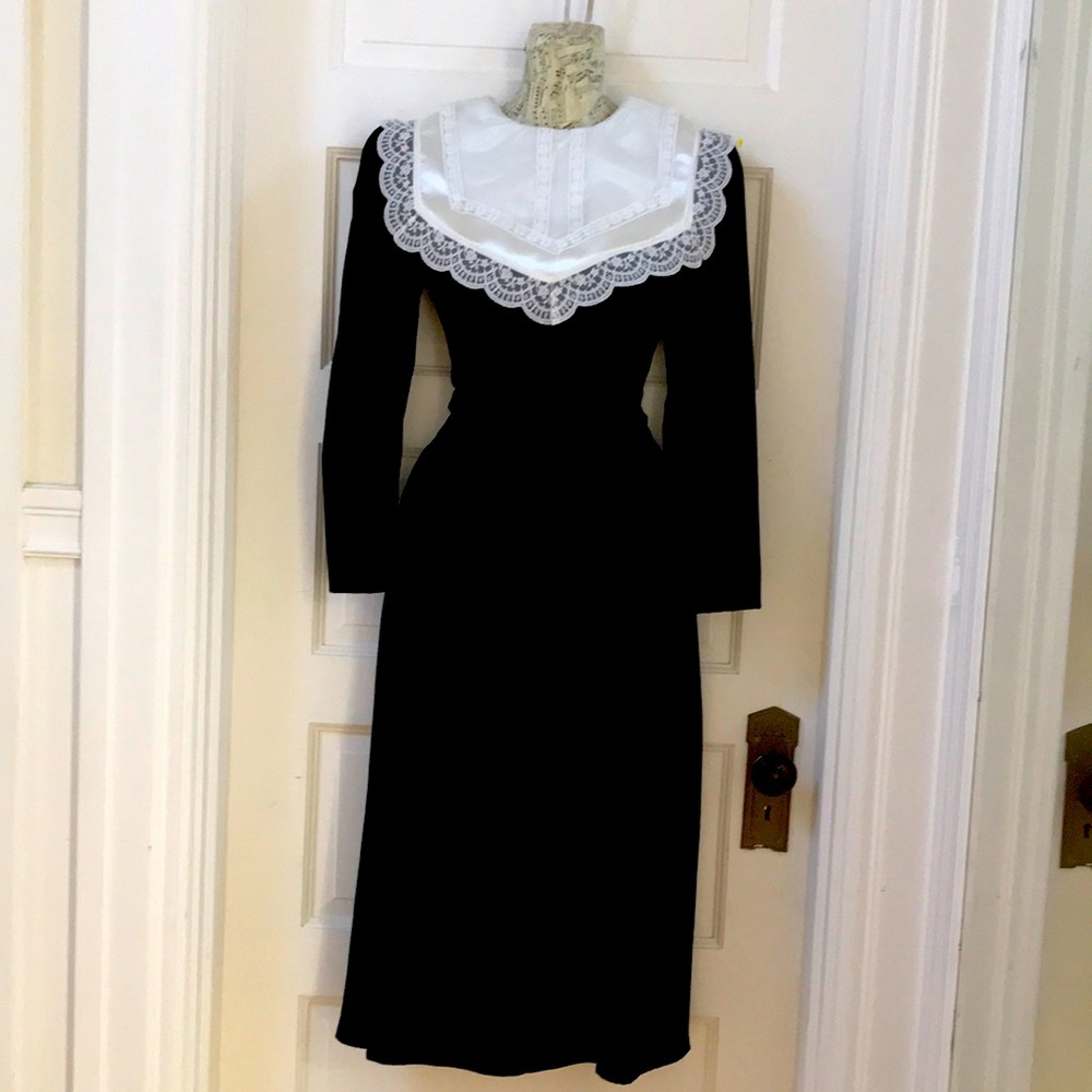 Gunne Sax sz XS dress black velvet long sleeve white lace collar excellent